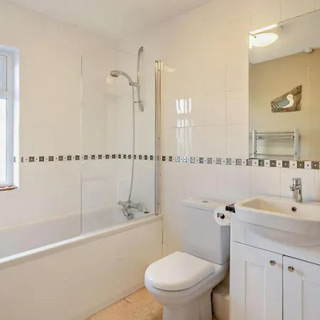 בית נופש 2 Bed In 94052 *